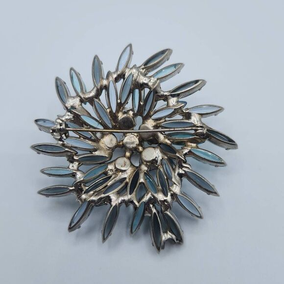 Vtg Unsigned Swirl Round Floral Burst Glass & AB Rhinestone Brooch Blue Gray OS - Picture 5 of 9